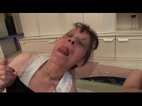 ❤️ Zwee Bomien an ee Grousspapp hunn en Dräier Fuckvideo bei eis ﹏