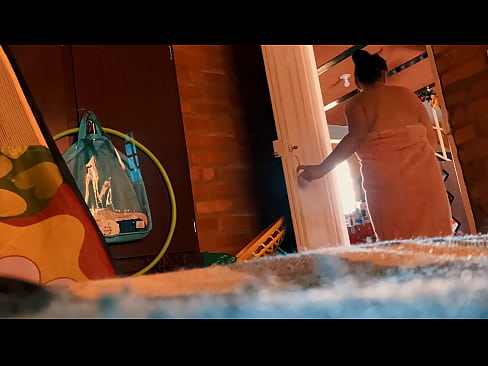 ❤️ Mäi Monni follegt mir an d'Dusch, hie féckt mech wärend ech duschen. Fuckvideo bei eis ﹏
