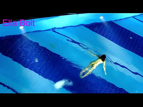 ❤️ Ech kann net ophalen ze kucken, jonk Blond gefaange schwammen plakeg am ELLA BOLT Resort Pool Fuckvideo bei eis ﹏