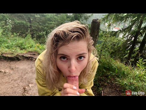 ❤️ Meedchen drénkt kum no engem ëffentleche Blowjob - Eva Elfi Fuckvideo bei eis ﹏