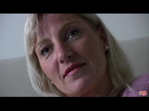 ❤️ D'Mamm, déi mir all gefuckt hunn ... Dame, behuelen Iech! Fuckvideo bei eis ﹏