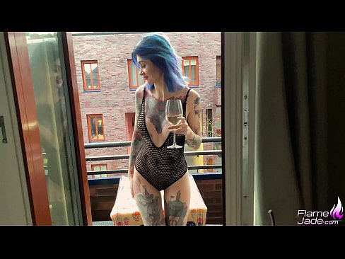 ❤️ Enormt Meedchen suckt mat engem Gulp a fuckt passionéiert ënner dem oppenen Himmel Fuckvideo bei eis ﹏
